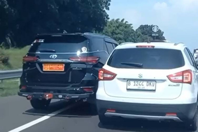 Pria pakai mobil pelat Mabes TNI cekcok di Tol. Foto: Dok. Istimewa