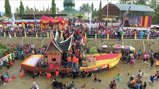 Upacara Balimau Kasai dalam Menyambut Bulan Ramadhan di Daerah Sungai Rokan, Rokan Hulu, Riau, Sabtu (9/3/2024). 