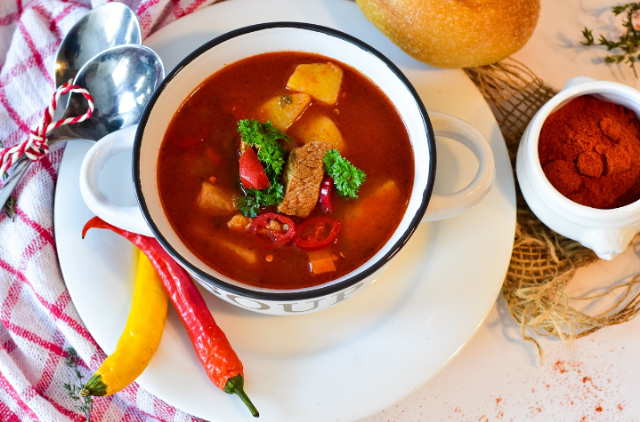 Ilustrasi kalori rawon. Sumber foto: Pixabay/RitaE