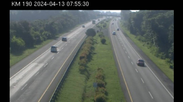 Pantauan arus lalu lintas ke Jakarta di sejumlah ruas tol pada Sabtu (13/4) pagi. Foto: Dok. CCTV Travoy Jasa Marga