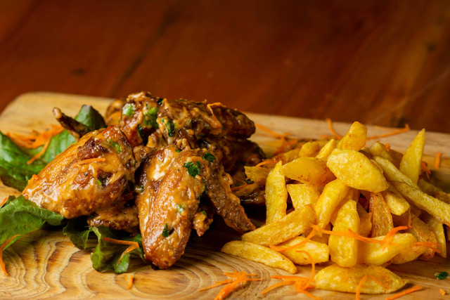 Ayam Goreng Enak di Jakarta Barat. Foto hanya ilustrasi, bukan tempat sebenarnya. Sumber: Pexels/Lenon Mwamtobe