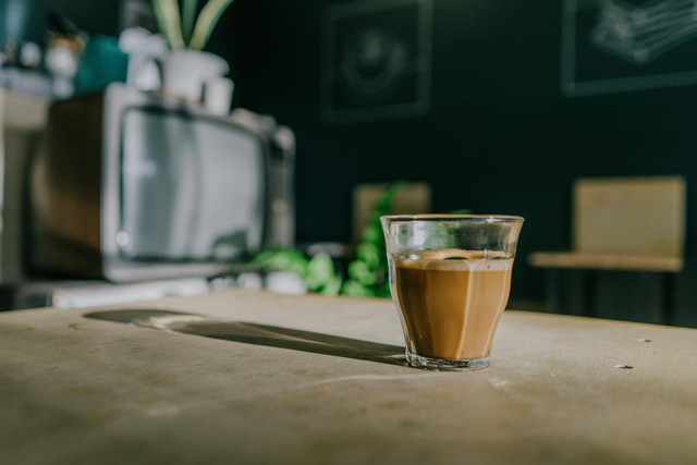 Kopitiam di Jakarta. Foto hanya ilustrasi. Sumber: Unsplash/Umar ben.