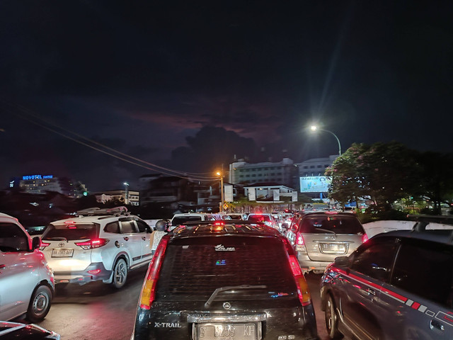 Suasana di kawasan Malioboro, Kota Yogyakarta di H+4 Lebaran 2024, Sabtu (13/4).
 Foto: Arfiansyah Panji Purnandaru/kumparan