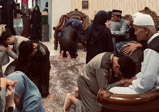 Sumber dokumentasi pribadi: Sungkeman Keluarga (10/04)