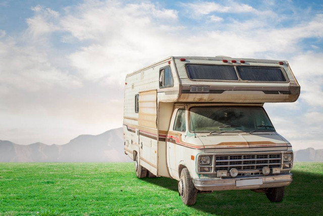 Mobil campervan | sumber : freepik.com