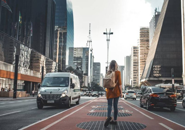Hotel untuk backpacker di Bandung. Foto hanyalah ilustrasi bukan tempat sebenarnya. Sumber: Unsplash/Guilherme Stecanella