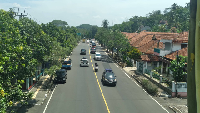 jalanan yang panjang membawa setiap pemudik menuju kampung halaman. sumber : dokumentasi pribadi (8/4/2024).
