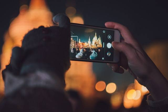 Ilustrasi teknik fotografi malam hari. Foto: Artem Maltsev/Unsplash