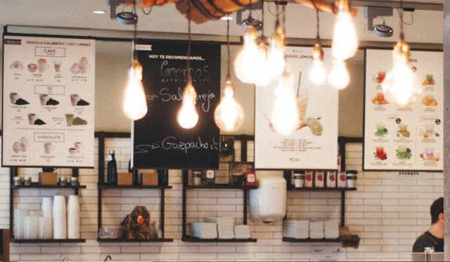 ManA Social Cafe. Foto hanyalah ilustrasi bukan Tempat sebenarnya. Sumber: Unsplash/Clifford