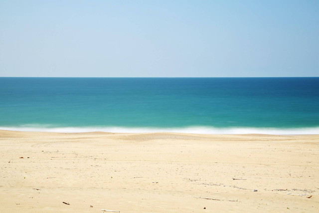 Pantai di Sumatera Barat. Foto Hanya Ilustrasi, Bukan Tempat Sebenarnya. Sumber Unsplash Lopez Robin