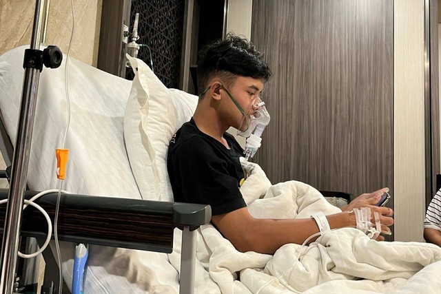 Rico Thomas Dwi Ardhana (18) asal Klaten, mengidap bronkitis dan faringitis akut usai 7 tahun merokok dan vape. Foto: Dok. Pribadi