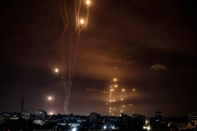 Iron Dome Israel, Sabtu (7/10/2023). Foto: Muhammad ABED/AFP