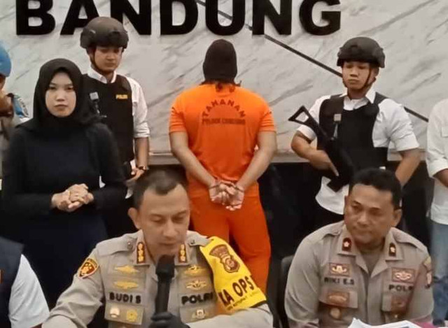 Pelaku NHM (berbaju tahanan). Dok: Polrestabes Bandung.