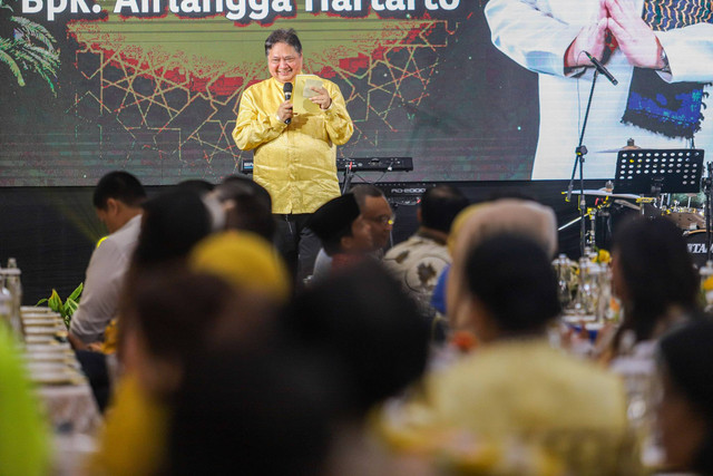 Ketua Partai Golkar Airlangga Hartarto memberikan sambutan di acara Halalbihalal di DPP Golkar, Jakarta, Senin (15/4/2024). Foto: Iqbal Firdaus/kumparan