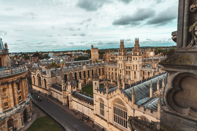 Ilustrasi Universitas yang Dianggap Tertua. Sumber: Unsplash.com/Nils Lindner