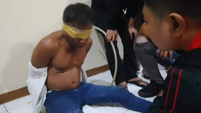 Darius Pontoh, si predator seks yang bunuh anak pasangannya setelah diperkosa, saat diamankan Polres Sitaro.