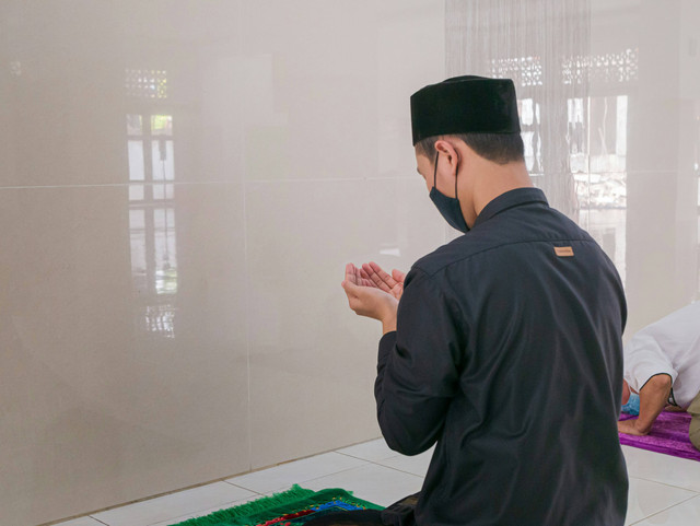 Ilustrasi Niat Sholat Sunnah sebelum Subuh. Unsplash/Masjid Pogung D.