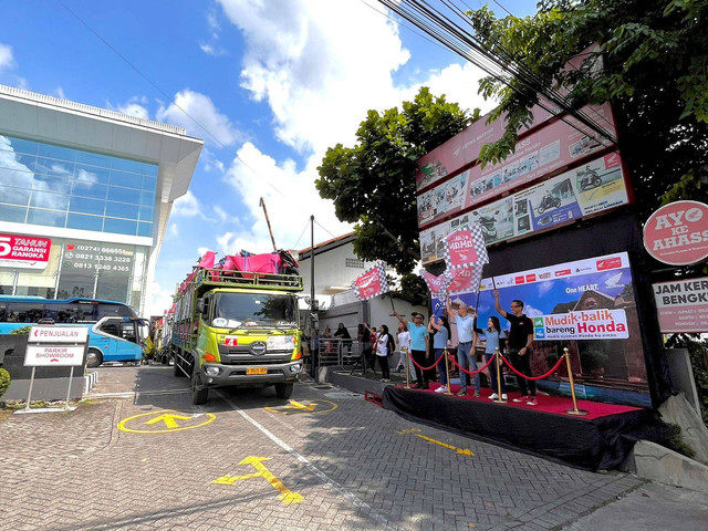 Pelepasan 208 sepeda motor pemudik Jogja kembali ke Jakarta di Astra Motor Center Jogja. Foto: Dok. Astra Motor Yogyakarta