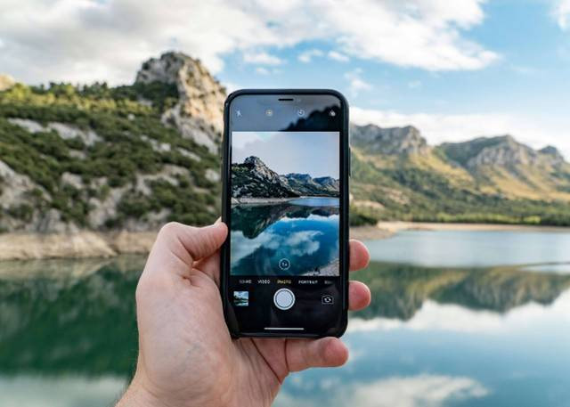 Ilustrasi cara setting kamera iPhone. Foto: Unsplash