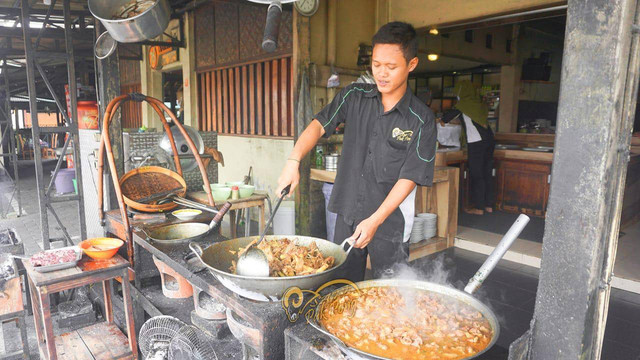 Sate Klatak Pak Pong, kuliner legendaris Yogyakarta. Foto: Dok. BRI