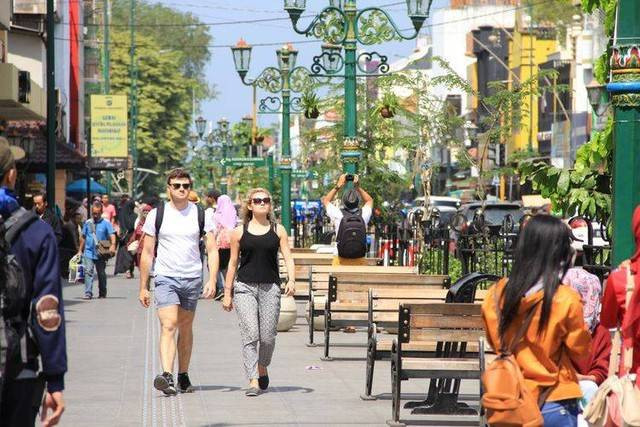Ilustrasi wisatawan mancanegara sedang liburan di Malioboro, Yogya. Foto: Shutterstock