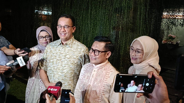 Capres Anies Baswedan dan Cawapres Muhaimin Iskandar saat diwawancarai di kediaman Anies Baswedan di Lebak Bulus, Jakarta Selatan, Selasa (16/4/2024). Foto: Fadlan Nuril Fahmi/kumparan