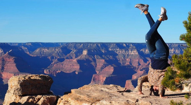 Ilustrasi Nama Lain dari Headstand  Sumber Unsplash/Marco Topete