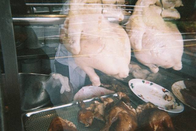 Makanan khas Singapura. Sumber: Unsplash/Teerachot Lorgeranon