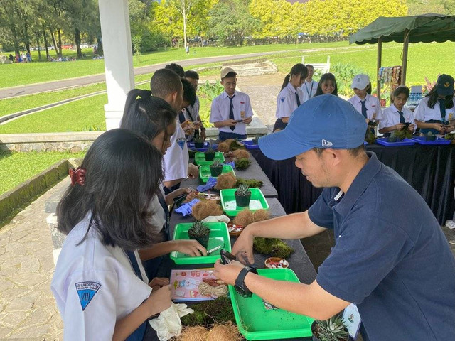 Foto: Kebun Raya Cibodas Gelar Kelas Edukasi Kokedama