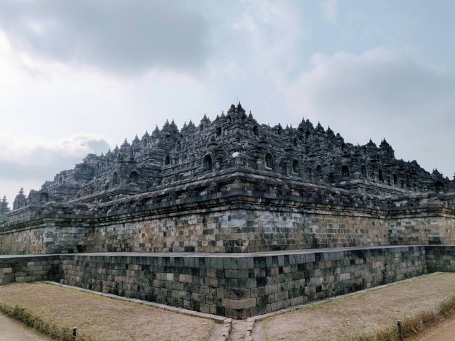 Ilustrasi Asal-usul Candi Borobudur. Sumber: Unsplash.com/Yassine el Ouazzani