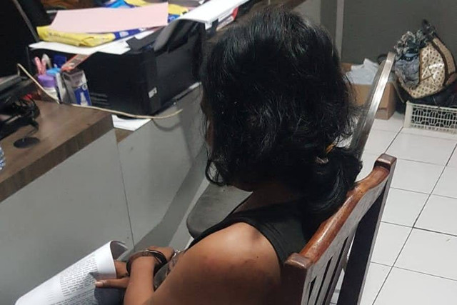 UM (33), pelaku pencurian susu di minimarket Jalan Sulawesi, Kelurahan Trajeng, Kecamatan Panggungrejo, Kota Pasuruan. Foto: Dok. Polres Pasuruan Kota