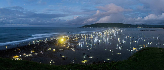 Suasana Bau Nyale, sumber: shutteshutterstock 