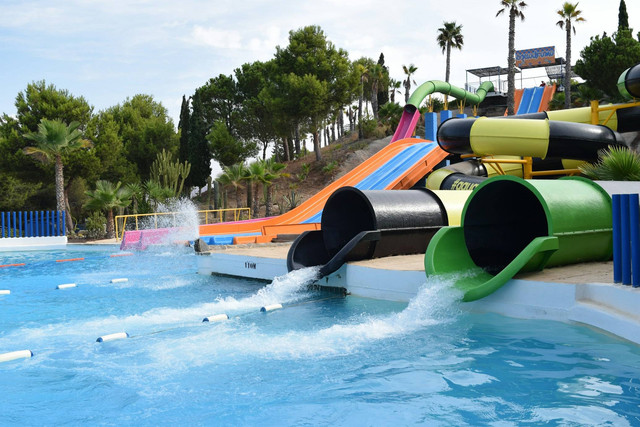 Haruma Bay Waterpark. Foto hanya ilustrasi, bukan gambar sebenarnya. Sumber: Unsplash/ AquaVera.