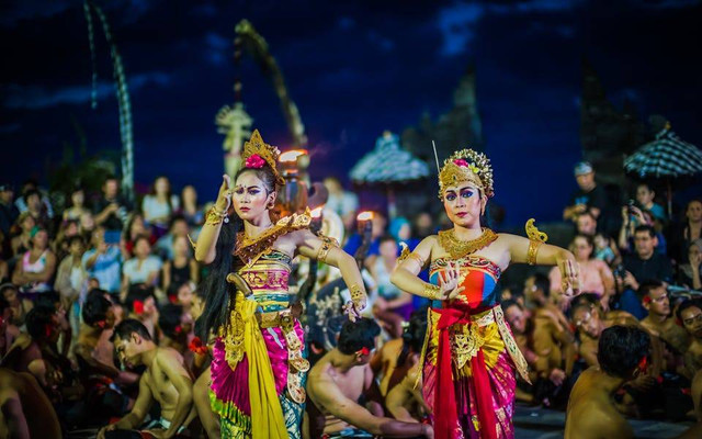 Ilustrasi pakaian adat di Indonesia. Sumber: Aditya Agarwal/pexels.com
