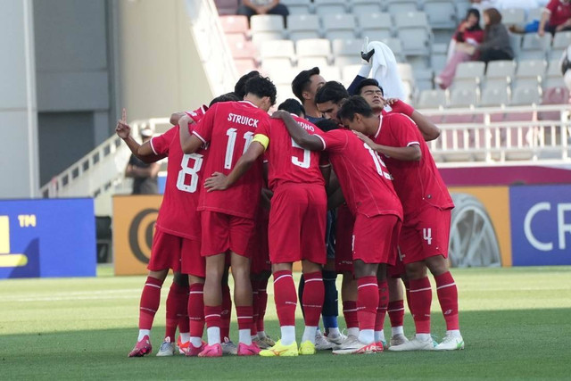 Indonesia U-23 vs Australia U-23 dalam pertandingan Grup A Piala Asia U-23 di Stadion Abdullah bin Khalifa, Doha, Qatar, Kamis (18/4/2024) Foto: Dok PSSI