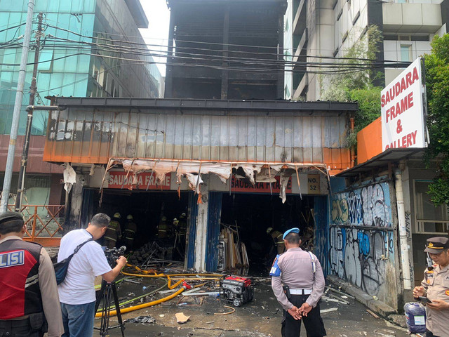 Saudara Frame & Gallery Mampang Prapatan usai dilanda kebakaran. Foto: Luthfi Humam/kumparan