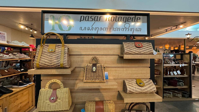 Produk UMKM yang dijual di Pasar Kotagede YIA. Foto: Arif UT/Pandangan Jogja