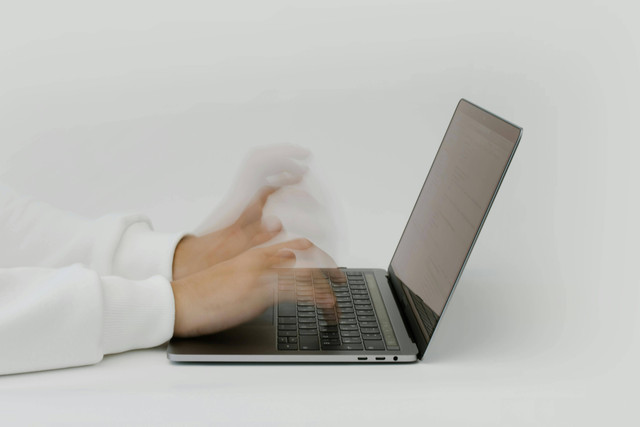 Ilustrasi Contoh Balasan Email Offering Letter, Foto: Pexels/cottonbro studio