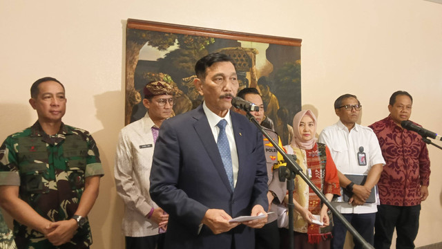 Menko Marves Luhut Binsar Pandjaitan saat jumpa pers usai menghadiri Rakor World Water Forum di Bali International Convention Center, Kabupaten Badung, Bali, Sabtu (20/4/2024). Foto: Denita BR Matondang/kumparan