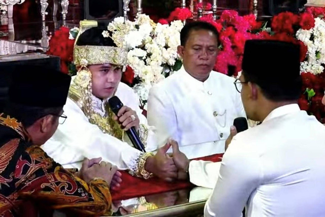Putri Isnari menikah. Foto: Dok YouTube Putri Isnari