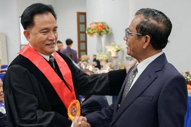 Momen Yusril Ihza Mahendra bertemu Mahfud MD di Undip, Semarang, Sabtu (20/4/2024) Foto: Dok Instagram @yusrilihzamhd