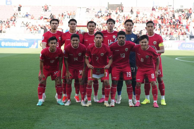 Indonesia U-23 vs Australia U-23 dalam pertandingan Grup A Piala Asia U-23 di Stadion Abdullah bin Khalifa, Doha, Qatar, Kamis (18/4/2024) Foto: PSSI