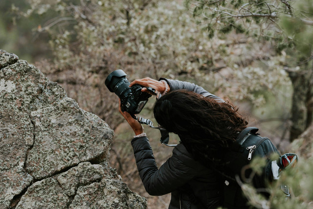 Ilustrasi: Rekomendasi Kamera Mirrorless untuk Vlogging. Sumber: Amar Preciado/Pexels.com