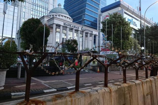 Suasana jelang putusan sengketa Pilpres 2024 di Mahkamah Konstitusi (MK), Jakarta, Senin (22/4/2024). Foto: Hedi/kumparan