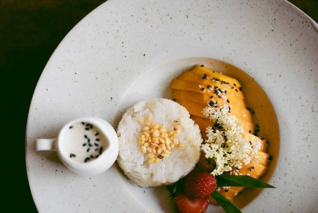 Ketan susu enak di Bandung. Foto hanyalah ilustrasi bukan menu sebenarnya. Sumber: Unsplash/Michala Li