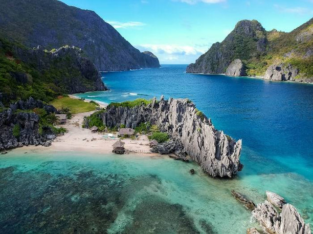 Pulau Pasumpahan (Foto hanya ilustrasi, bukan tempat sebenarnya) Sumber: unsplash.com/ Cris Tagupa