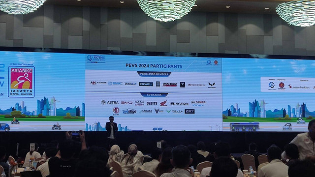 Pameran khusus kendaraaan listrik PEVS 2024. Foto: Aditya Pratama Niagara/kumparan