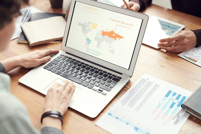 Globalisasi dan kemajuan Iptek membawa dampak positif yang membawa bangsa Indonesia ke arah. Foto hanya ilustrasi, bukan yang sebenarnya. Sumber: Pexels/fauxels