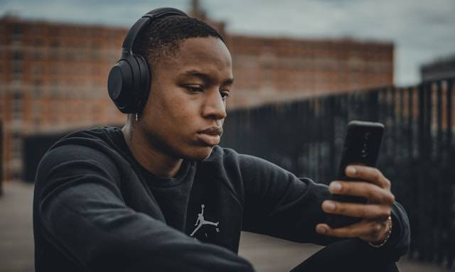 Ilustrasi headset. Foto: Unsplash