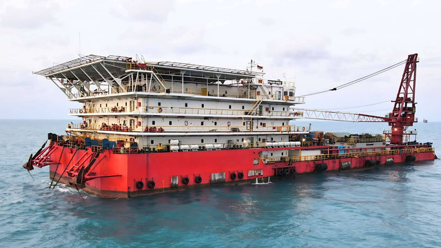PT Pertamina Trans Kontinental (PTK) membeli kapal Accommodation Work Barge (AWB) pada Triwulan II 2024. Penambahan armada AWB ini merupakan upaya peningkatan kapasitas perusahaan pada bisnis hulu migas. Foto: Dok. PT. Pertamina Trans Kontinental